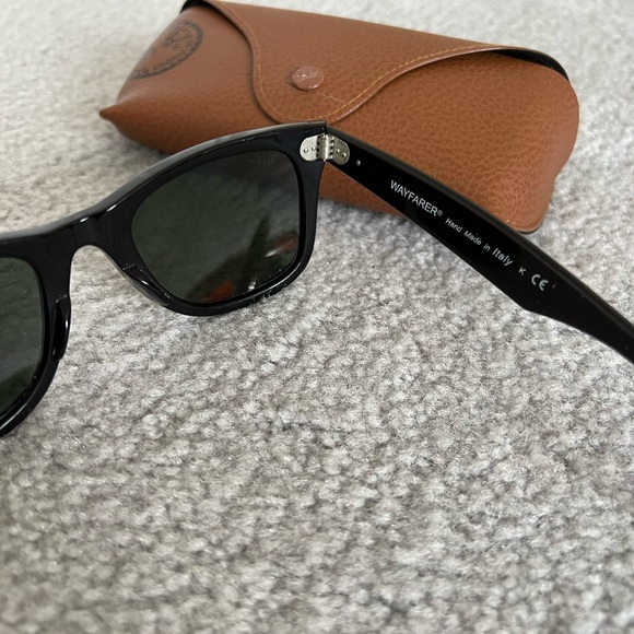 Ray Ban Wayfarer Sunglasses - Picture 2 of 5